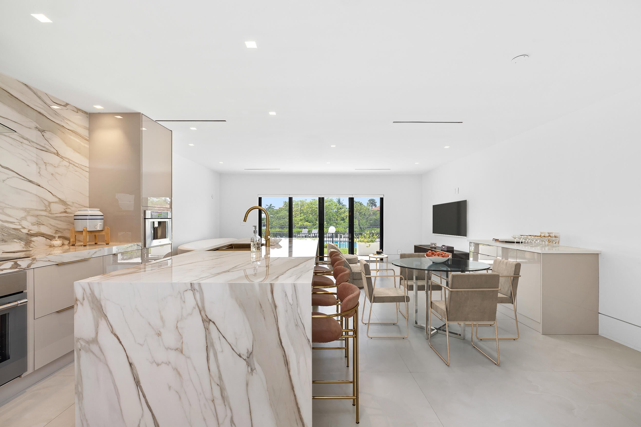 3474 S OCEAN Boulevard 10