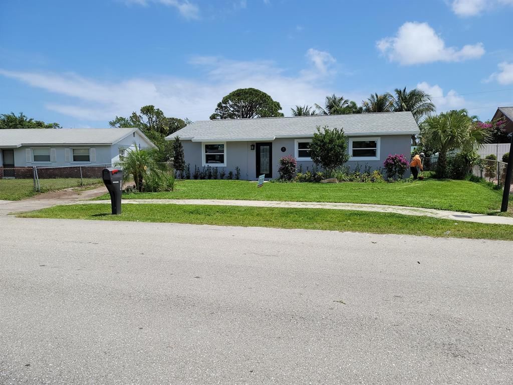 Photo of 219 E Whitney Drive, Jupiter, FL 33458 (MLS # R10711826)