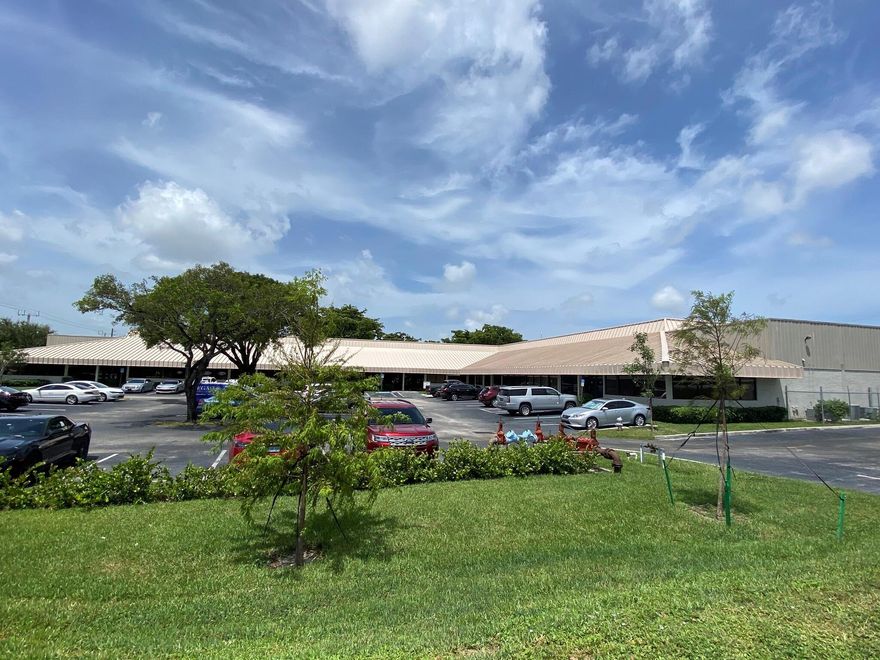Multiple Bay 33,000 SF “Office/Flex” Building with two suites currently available For Lease: Suite 8 being 2,350 SF is currently built-out with approximately 1,100 SF of office space, and 1,250 SF of warehouse space. Suite 9 being 2,320 sf, approximately 30% office. Suites 8 & 9 can be combined to total 4,670
SF. Rear oversized 12’x14” grade level loading door. Front parking as well as side & rear parking
available. Building is Zoned I-1. Attractive and well-maintained building. Space is in move-in ready. Frontage on busy S. Andrews Avenue (SW 12th Ave.) blocks south of Atlantic Blvd and easy access to I-95.