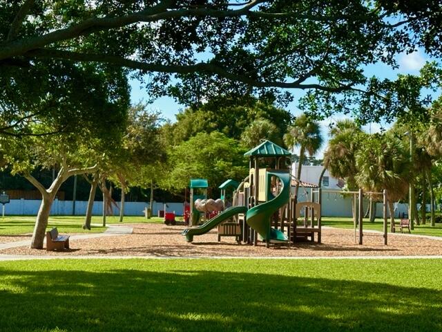 LAKE WORTH TOWN OF - Residential Lease