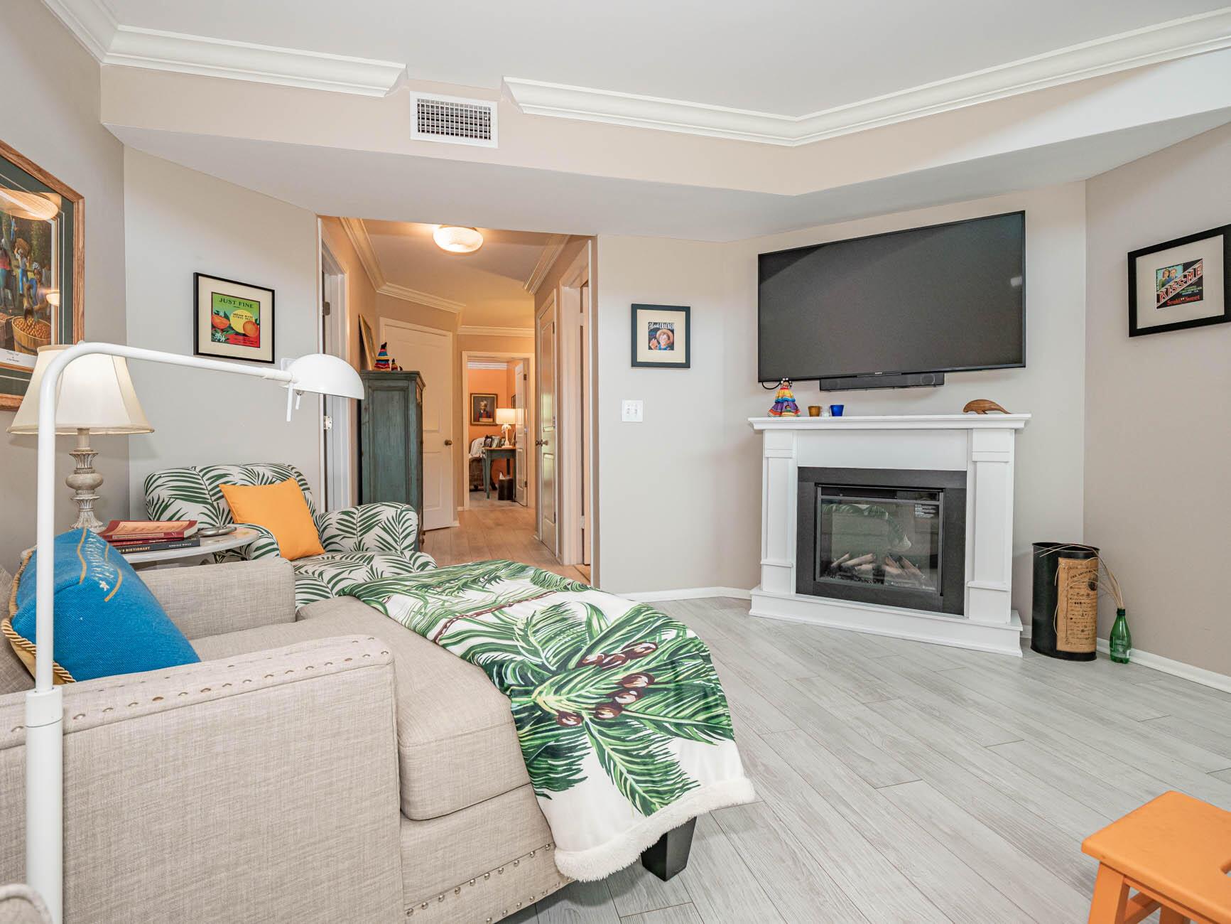 WINDWARD IV CONDOMINIUM - Residential Lease