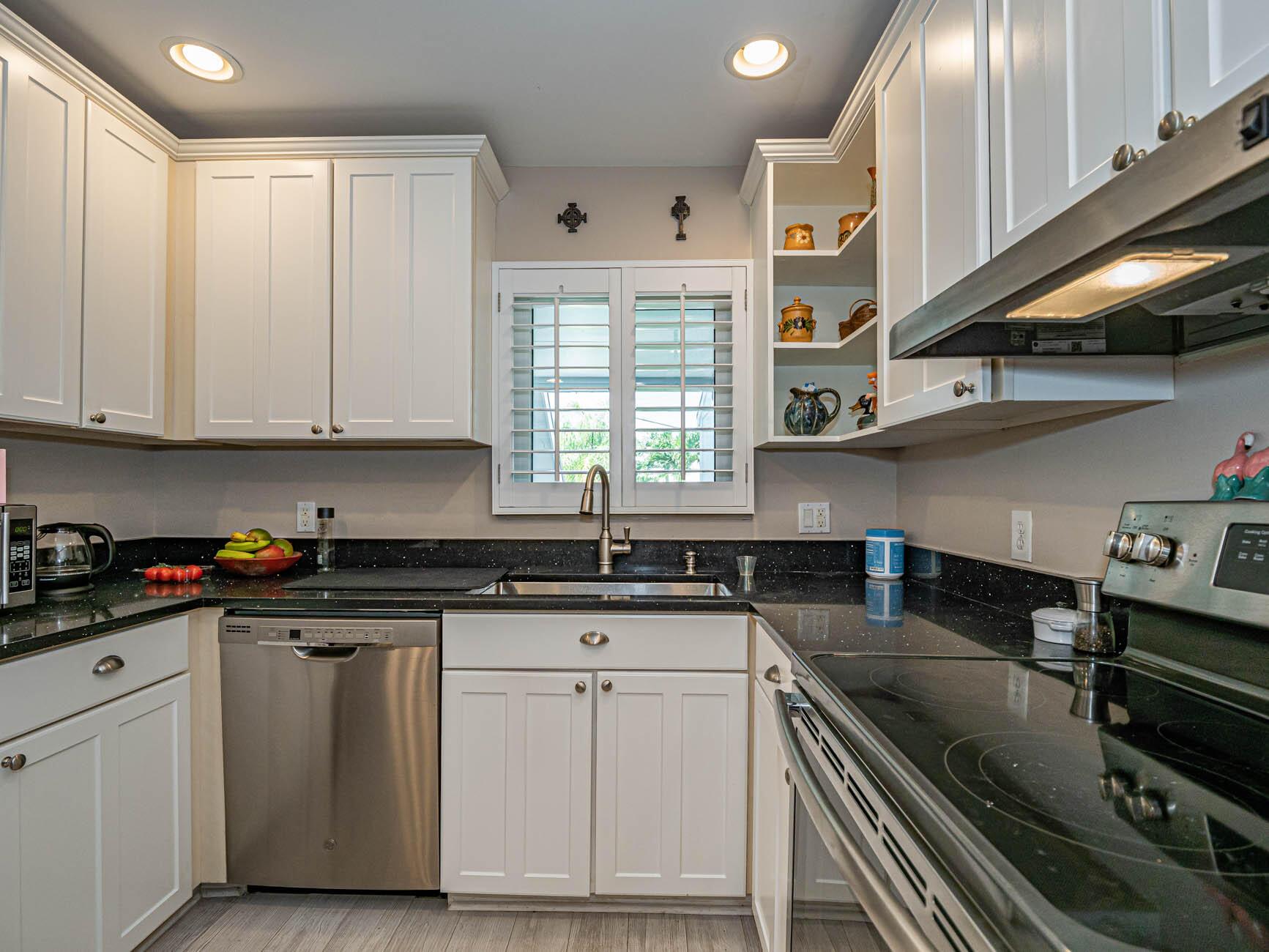 WINDWARD IV CONDOMINIUM - Residential Lease