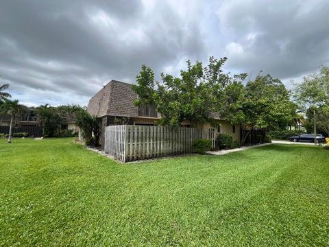 LOW HOA FEE TOWNHOUSES FOR SALE IN PALM BEACH COUNTY 4803 Waterview Circle Palm Springs FL 33461