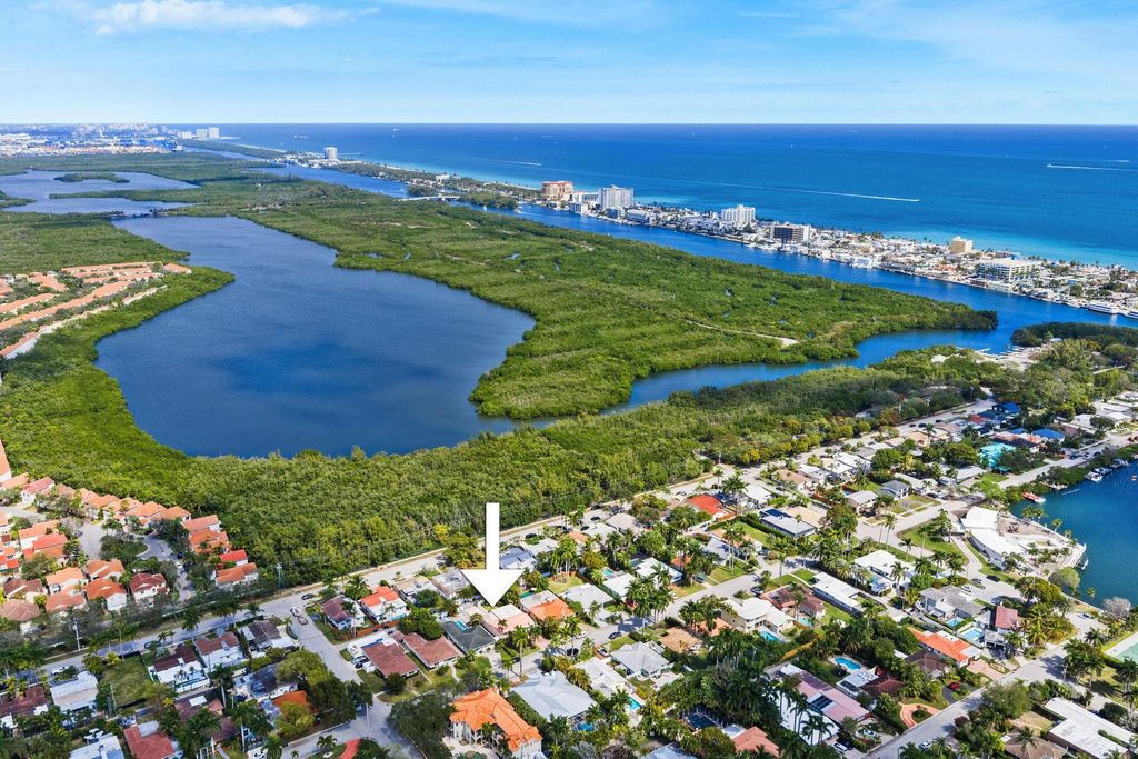 Photo of 947 Lincoln Street, Hollywood, FL 33019 (MLS # F10554569)