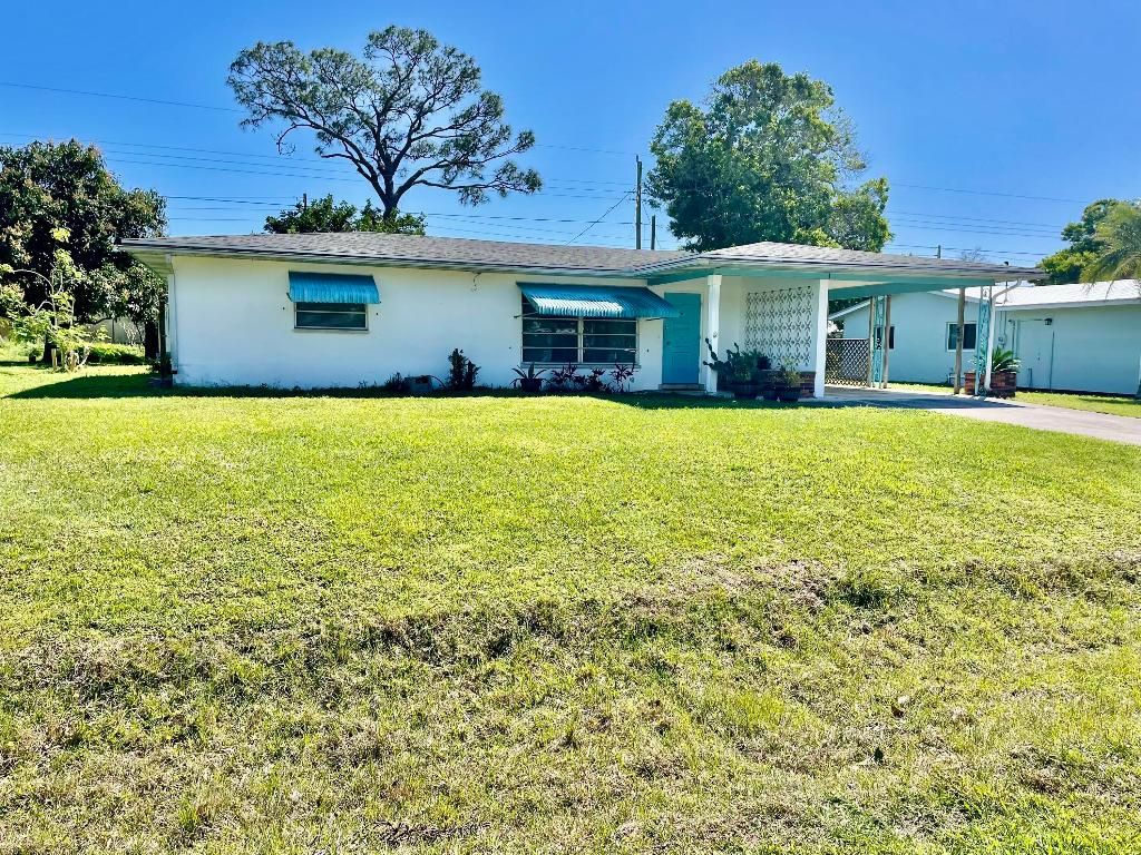 Photo of 325 Shady Lane, Port Saint Lucie, FL 34952 (MLS # R10962224)