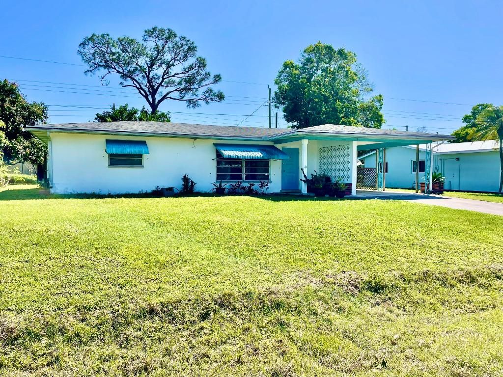 Photo of 325 Shady Lane, Port Saint Lucie, FL 34952 (MLS # R10962224)