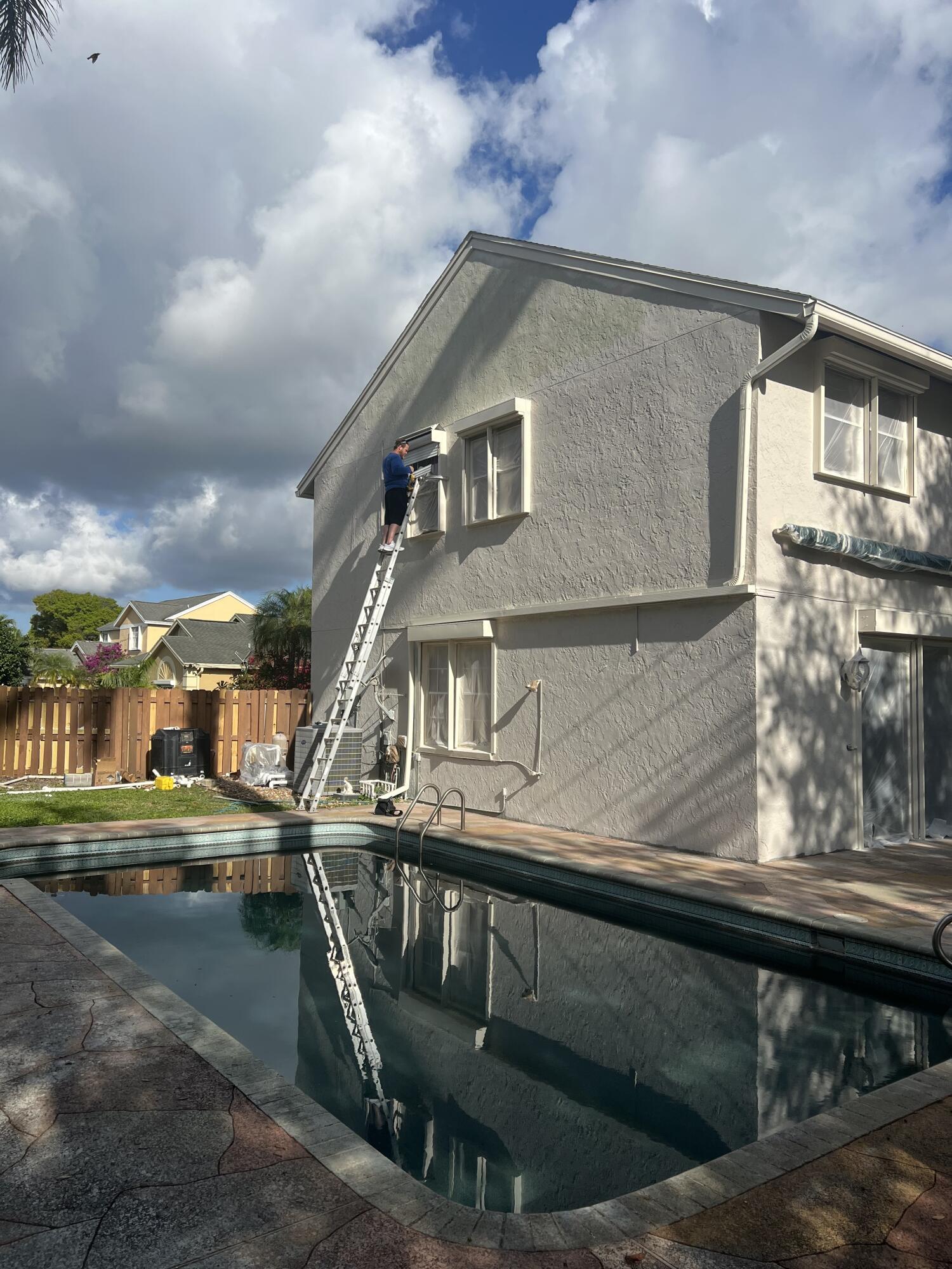 1103 W Fairfax Cir W