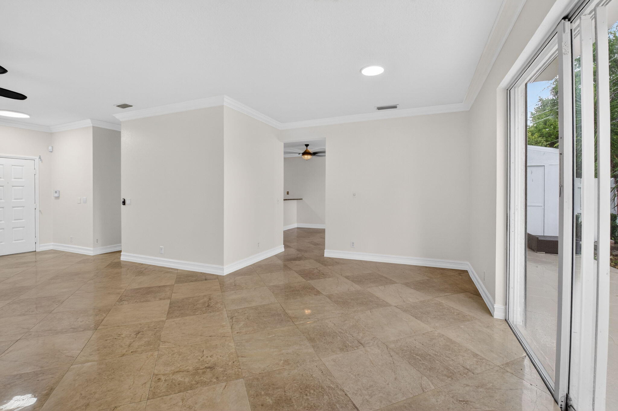 1103 W Fairfax Cir W