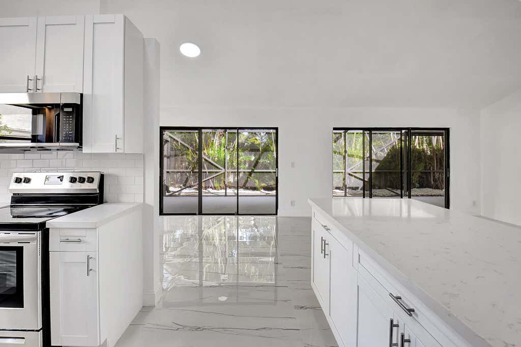 Photo of 6 Baytree Circle, Boynton Beach, FL 33436 (MLS # R10947026)