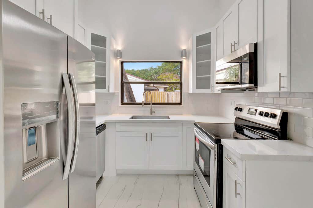 Photo of 6 Baytree Circle, Boynton Beach, FL 33436 (MLS # R10947026)