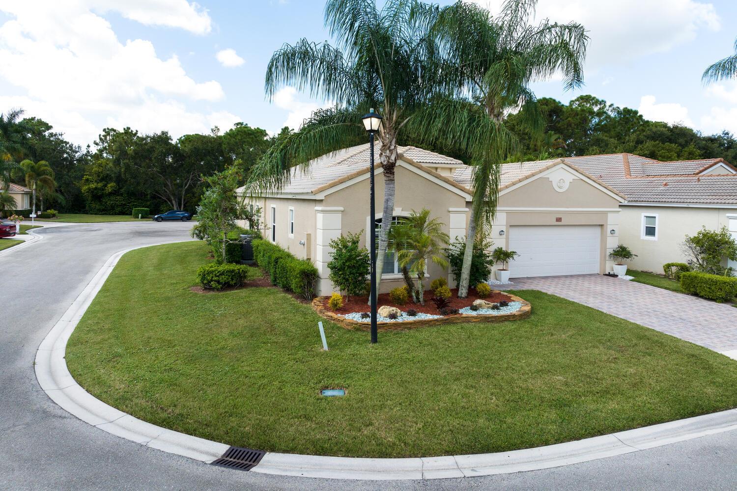 4453 N San Andros