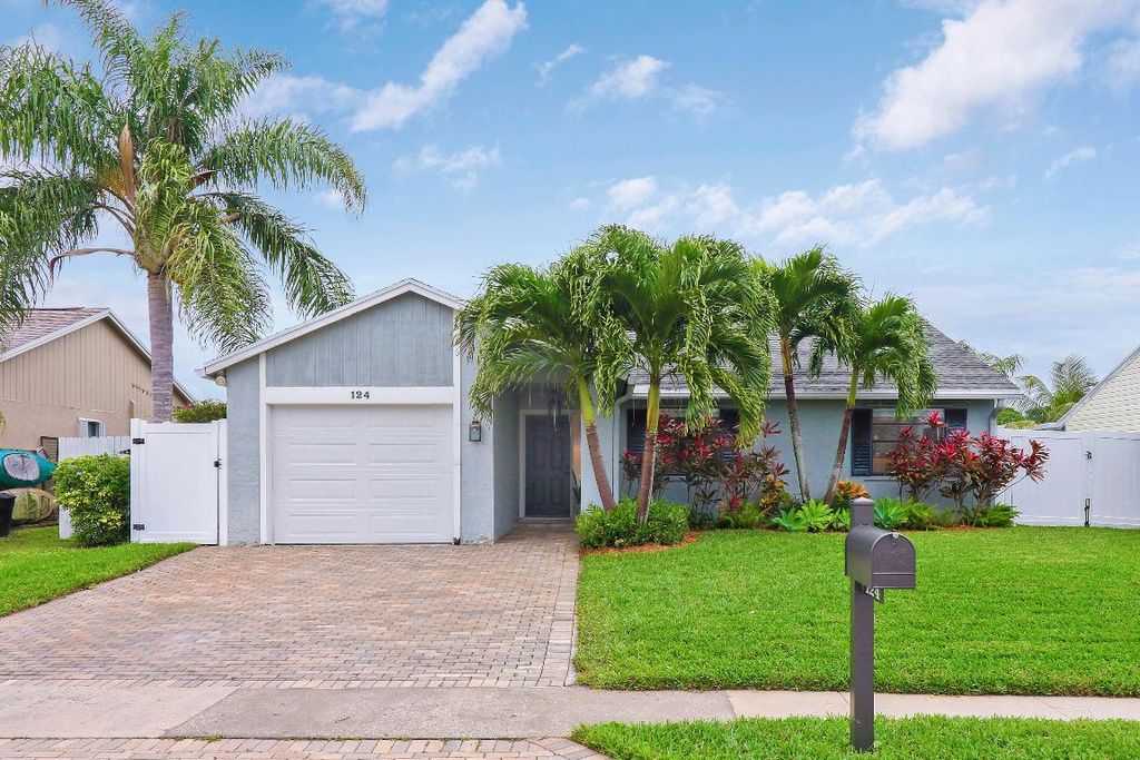Photo of 124 Timberline Drive, Jupiter, FL 33458 (MLS # R10966509)