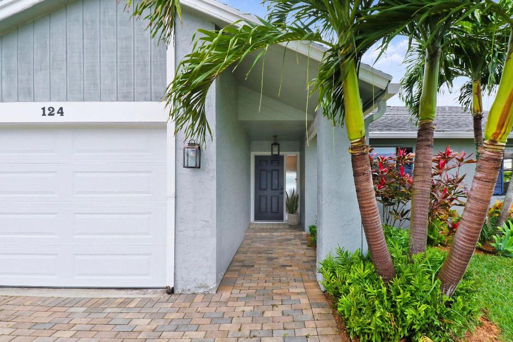 Photo of 124 Timberline Drive, Jupiter, FL 33458 (MLS # R10966509)