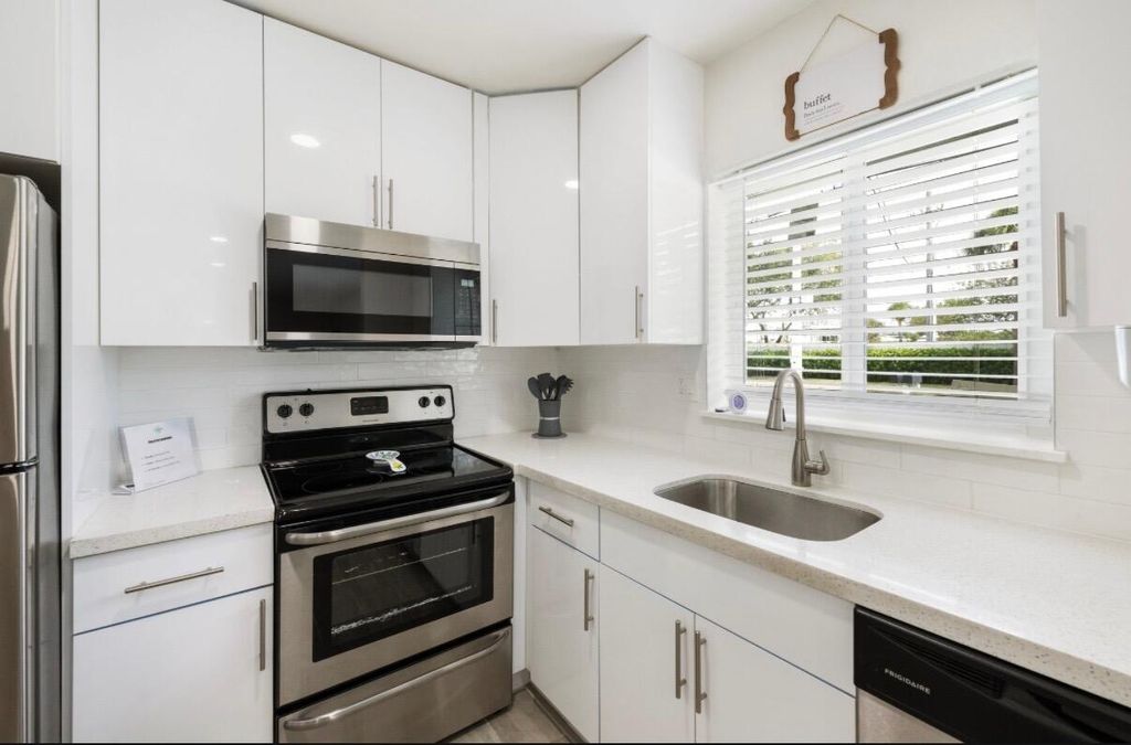 Photo of 1702 SW 20th Street #1, Fort Lauderdale, FL 33315 (MLS # B26019534)