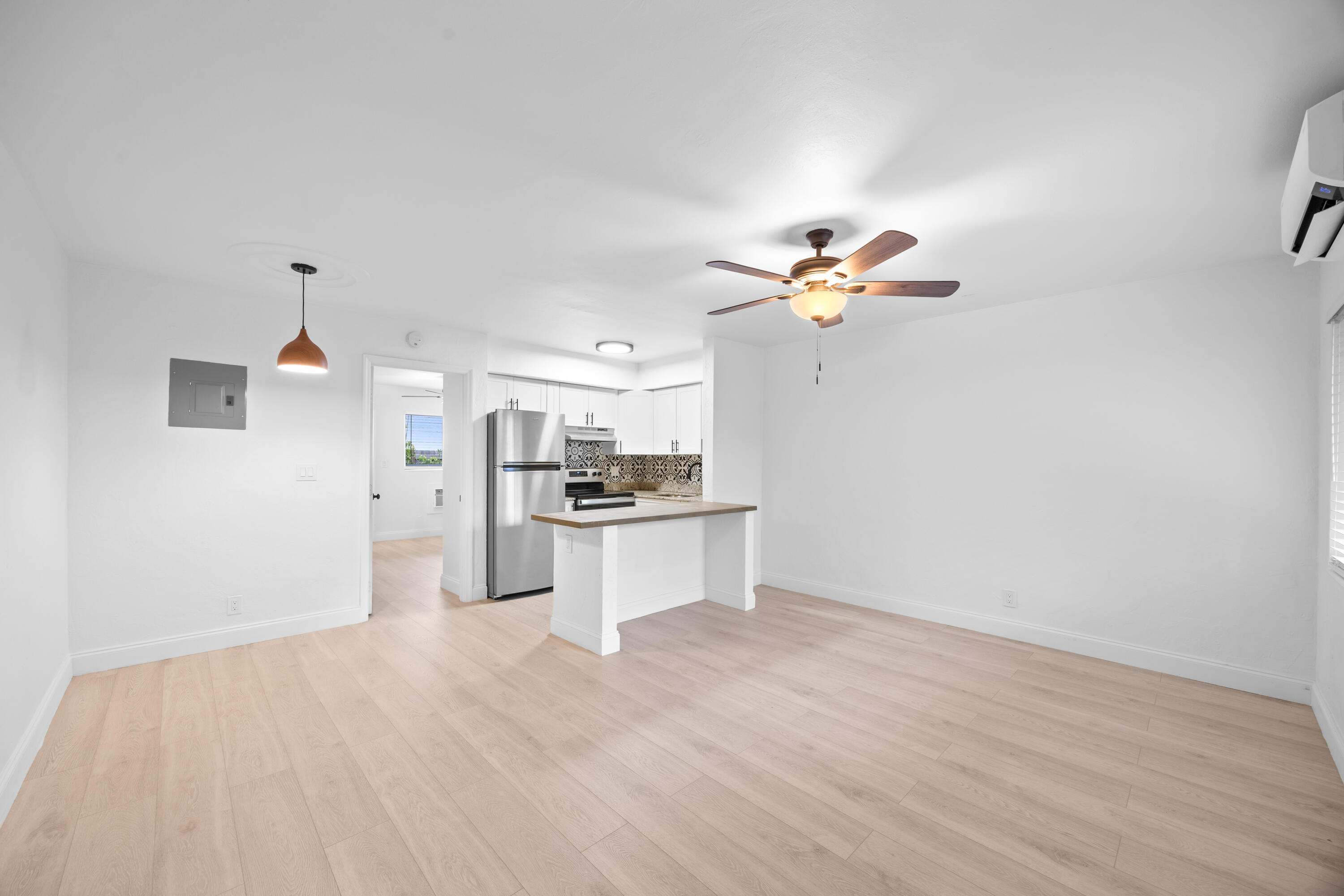 RIVERSIDE NO 3 - Residential Lease