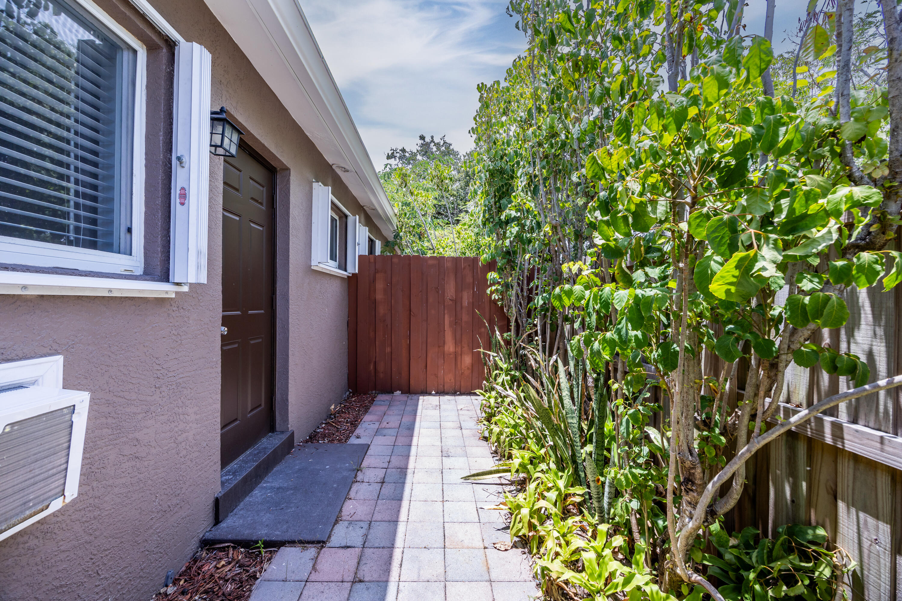 RIVERSIDE NO 3 - Residential Lease