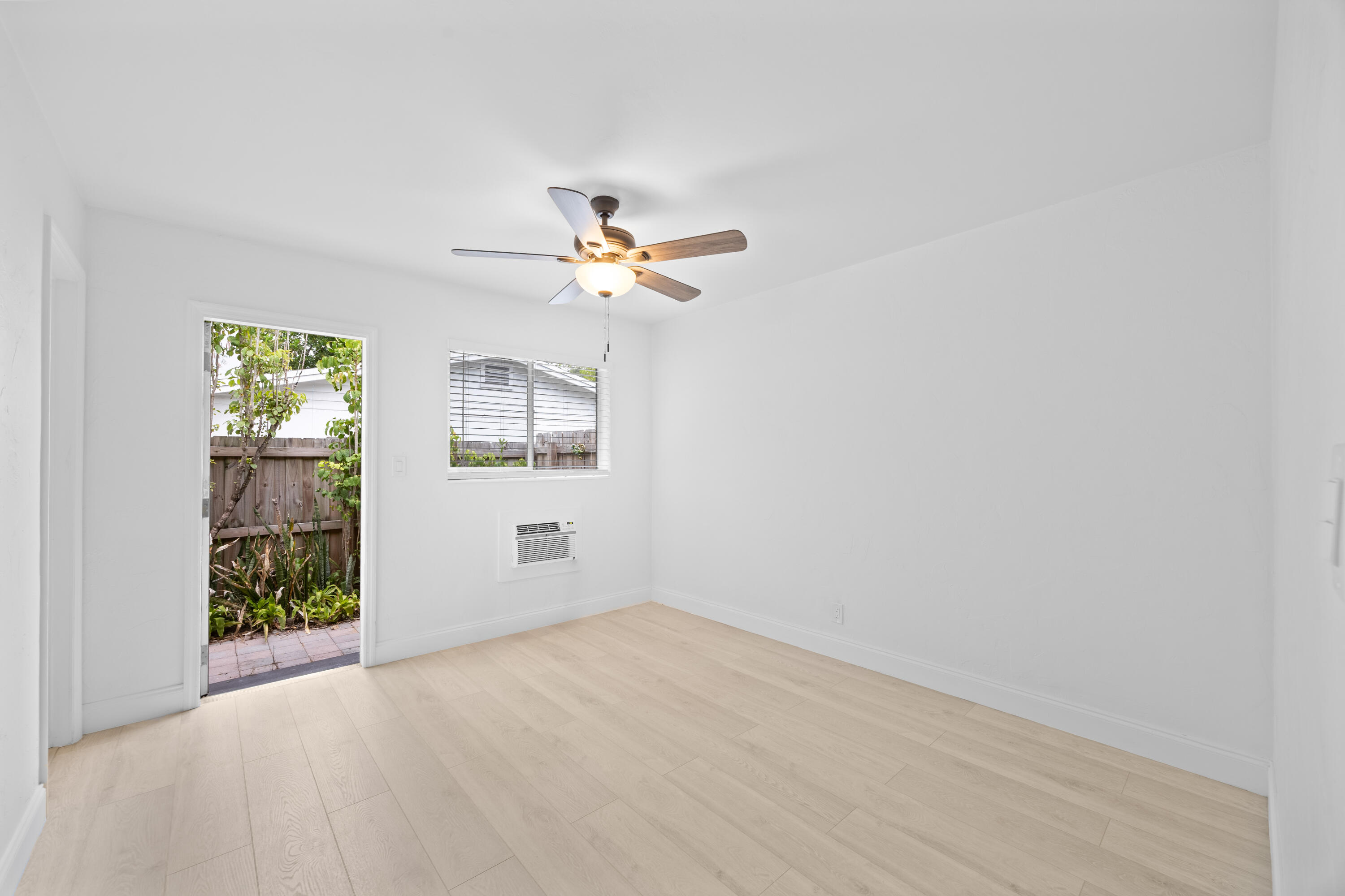 RIVERSIDE NO 3 - Residential Lease