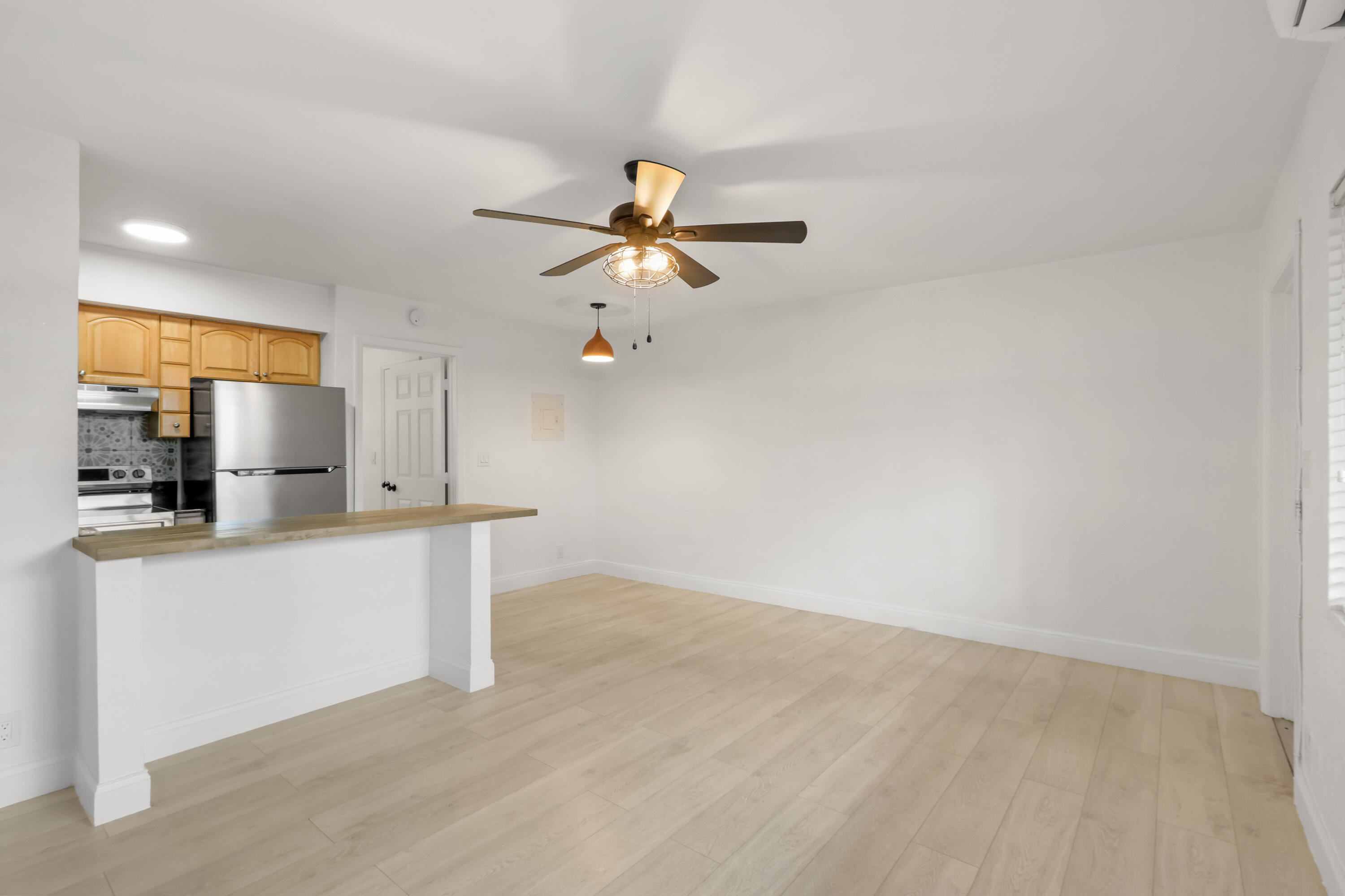 RIVERSIDE NO 3 - Residential Lease