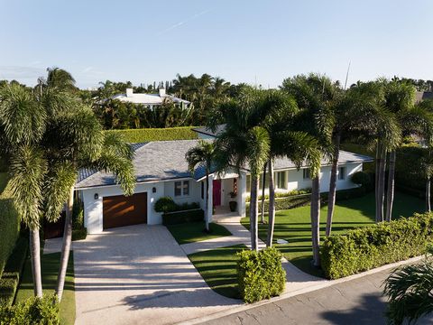 Single Family Residence in Palm Beach FL 225 Jamaica Lane Ln 1.jpg