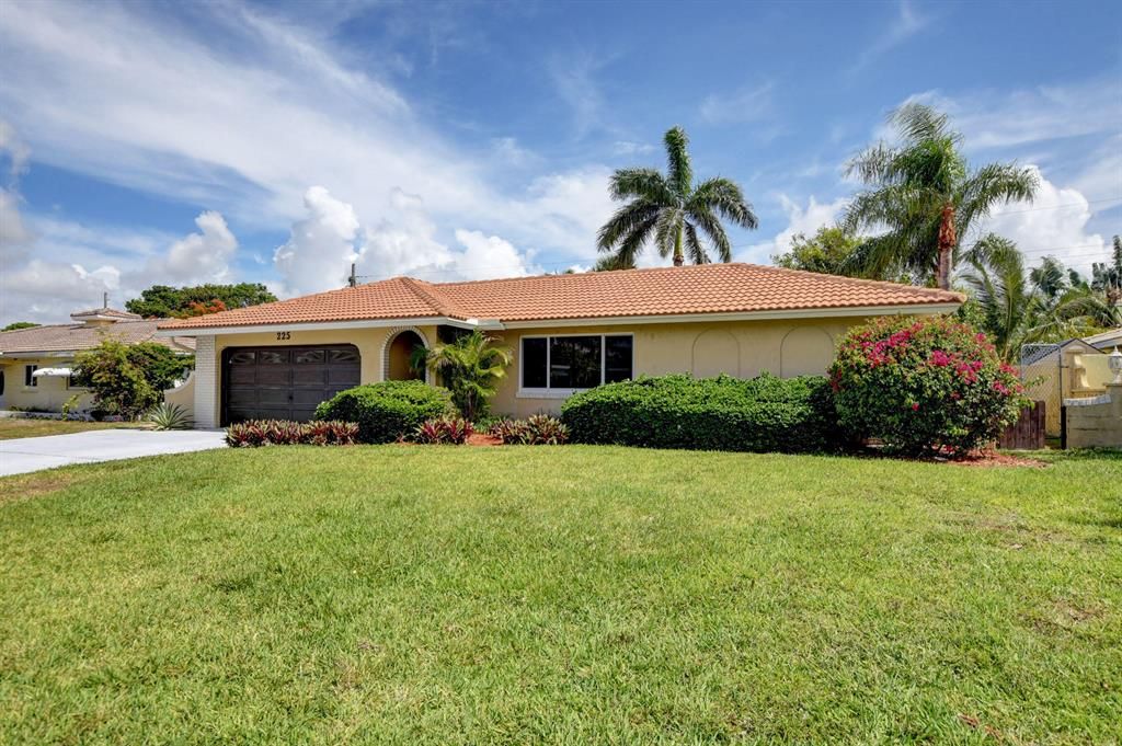 Photo of 225 NE 24th Court, Boca Raton, FL 33431 (MLS # R10721666)