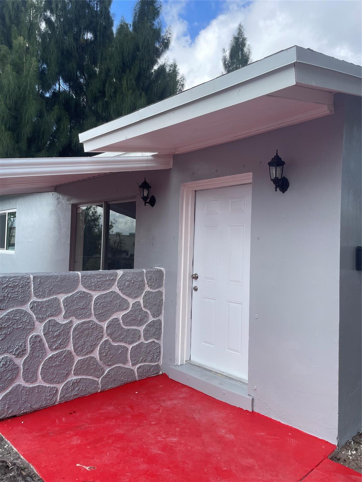 Presenting a beautifully remodeled 3-bedroom, 2-bath residence in the heart of Sunrise with an extra room that can be use for office. NO ASSOCIATION APPROVAL REQUIRED. This home features brand-new appliances, including a washer and dryer, and has been fully renovated to offer a modern and sophisticated living space. Located in a prime area, it provides both comfort and convenience. Don’t miss this exceptional leasing opportunity—schedule a viewing today.