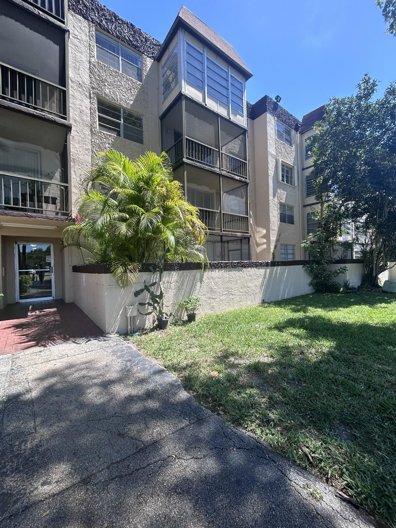 OMEGA CONDO NO 4 - Residential
