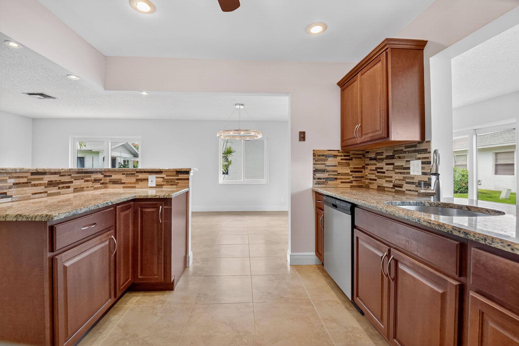 DELRAY VILLAS 4 - Residential