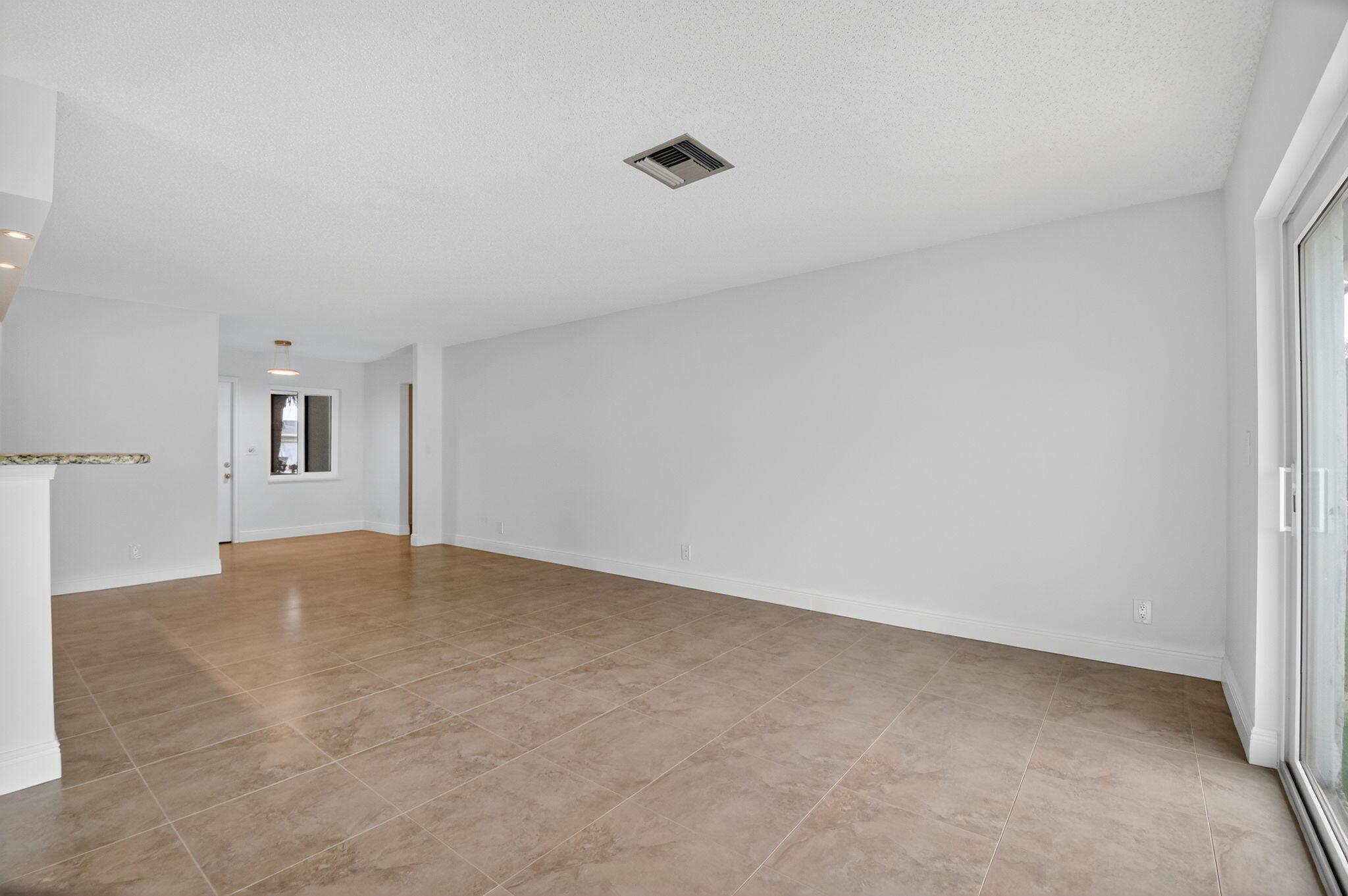 DELRAY VILLAS 4 - Residential