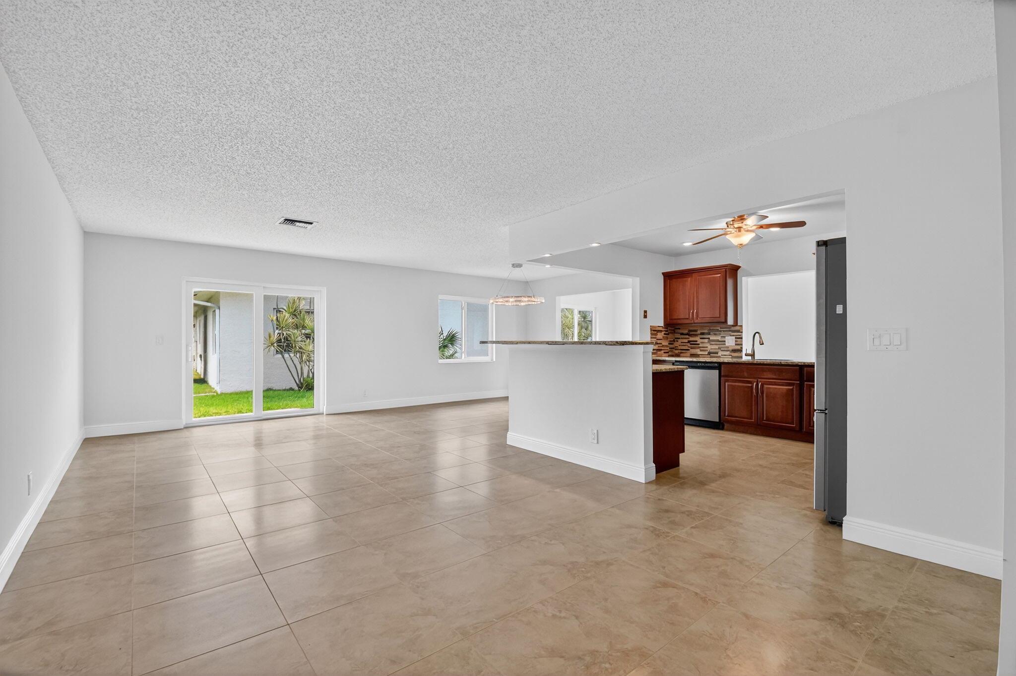 DELRAY VILLAS 4 - Residential
