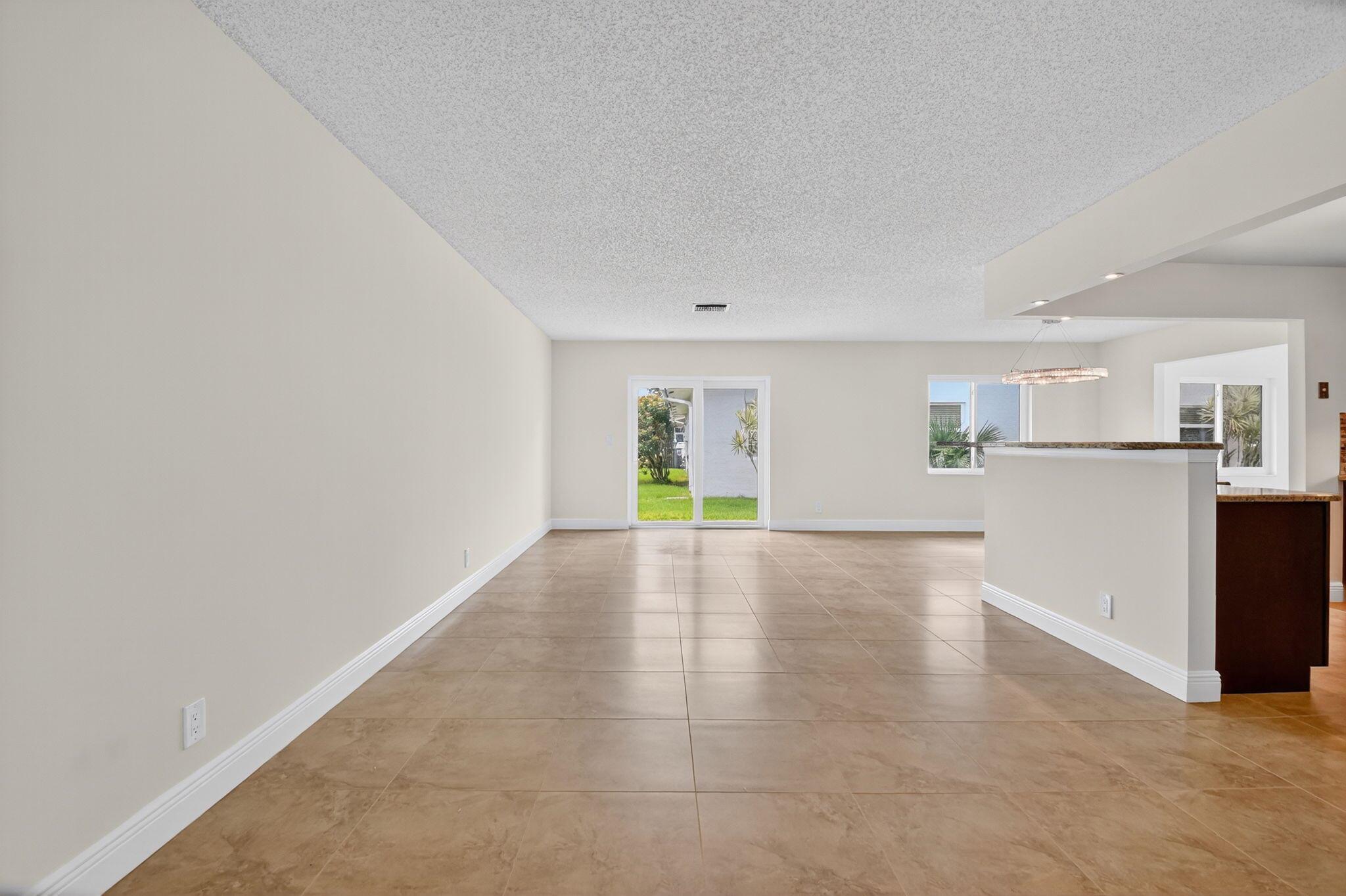 DELRAY VILLAS 4 - Residential