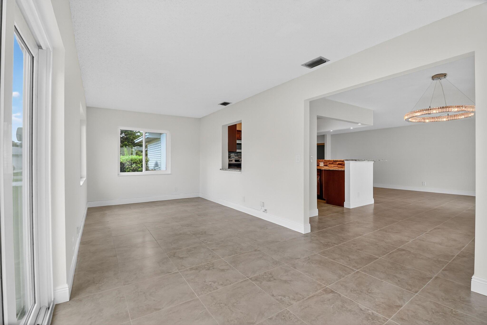 DELRAY VILLAS 4 - Residential