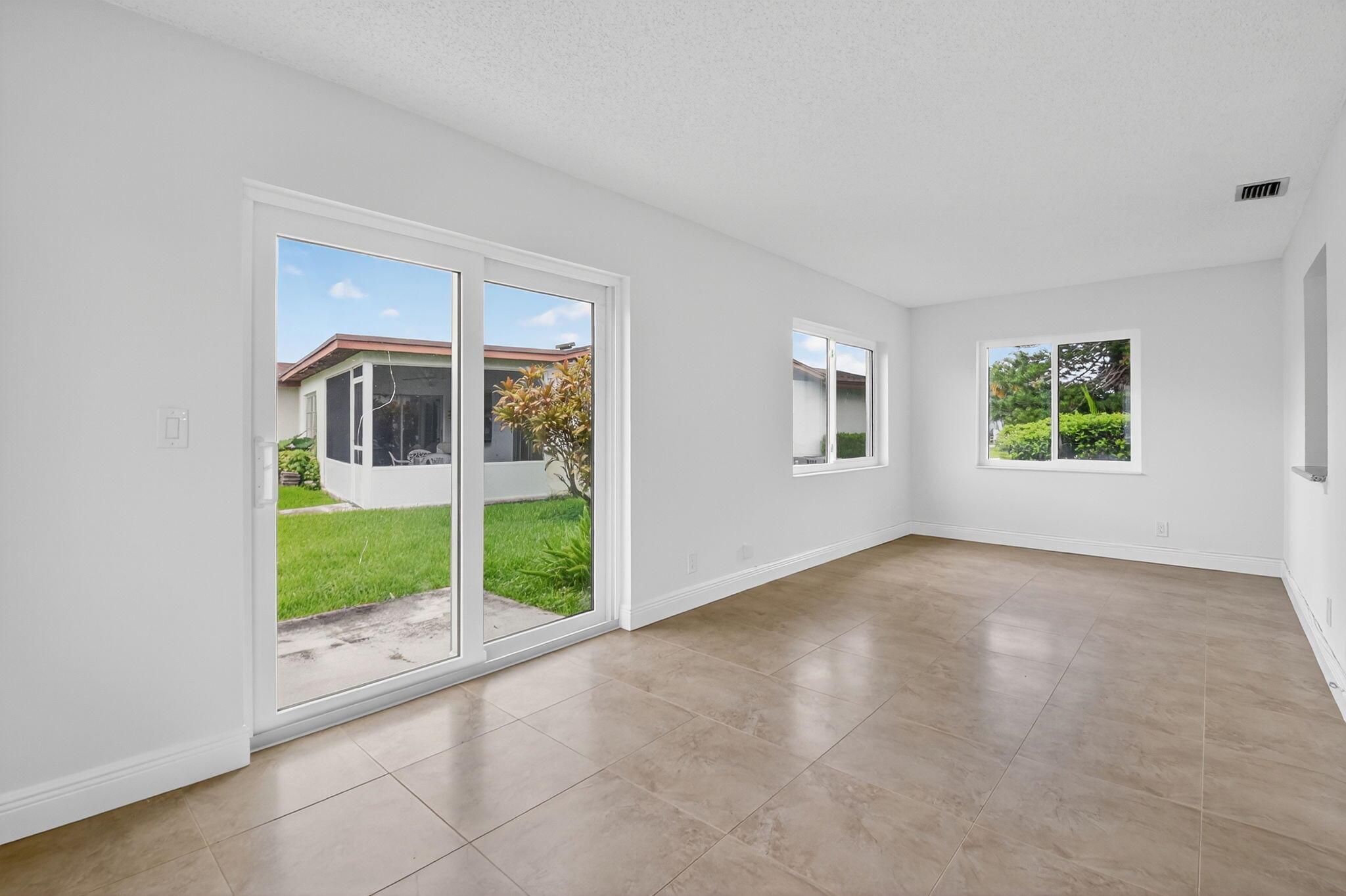 DELRAY VILLAS 4 - Residential