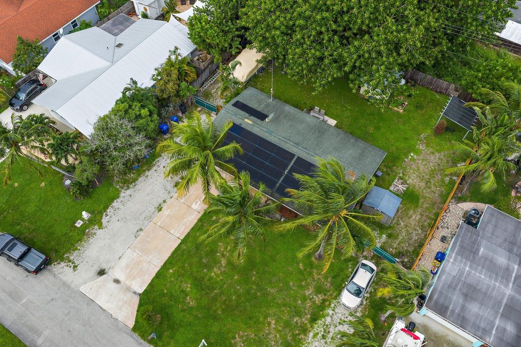 Photo of 1007 Pottawatomie Street, Jupiter, FL 33458 (MLS # R11129920)