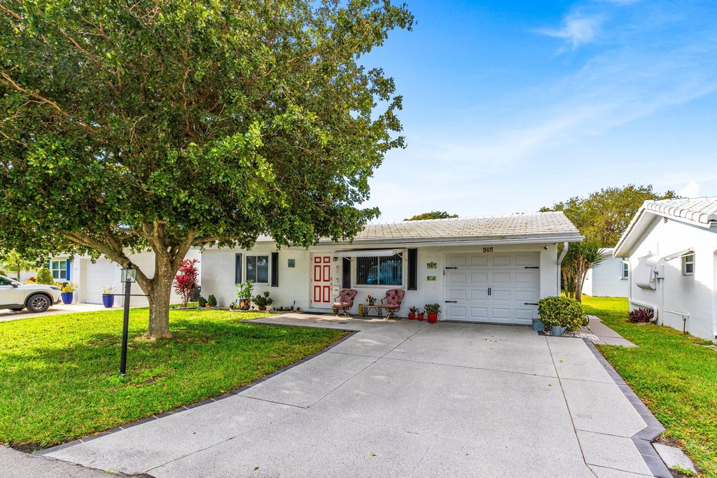 Photo of 527 SW 16th Street, Boynton Beach, FL 33426 (MLS # R11162564)