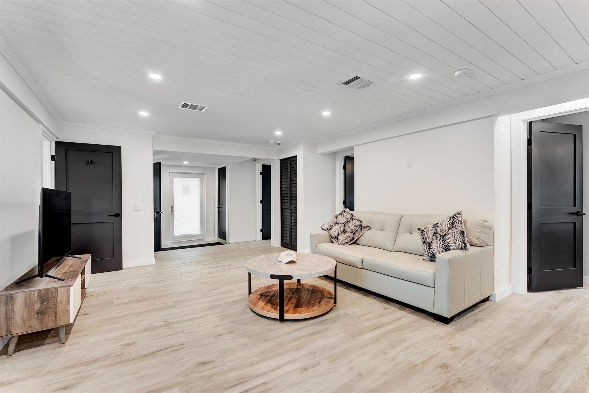 DELRAY TOWN OF - Residential Lease