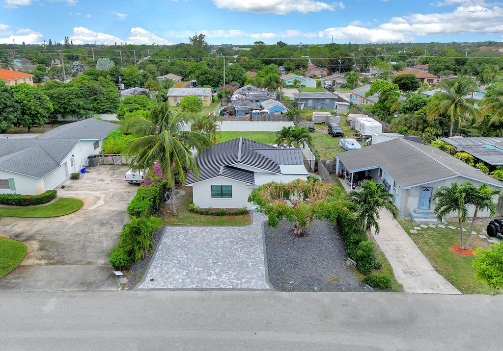 Photo of 320 NW 3rd Avenue, Delray Beach, FL 33444 (MLS # R11141039)