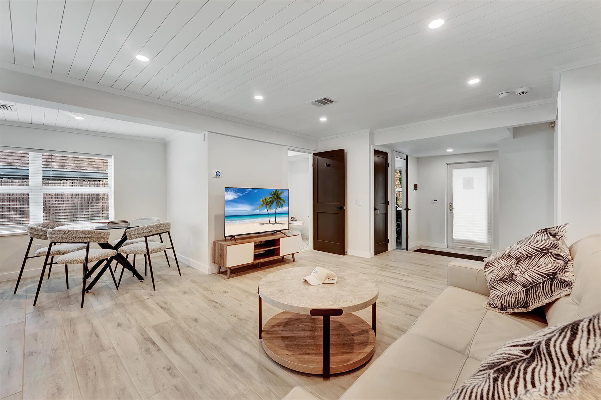 DELRAY TOWN OF - Residential Lease