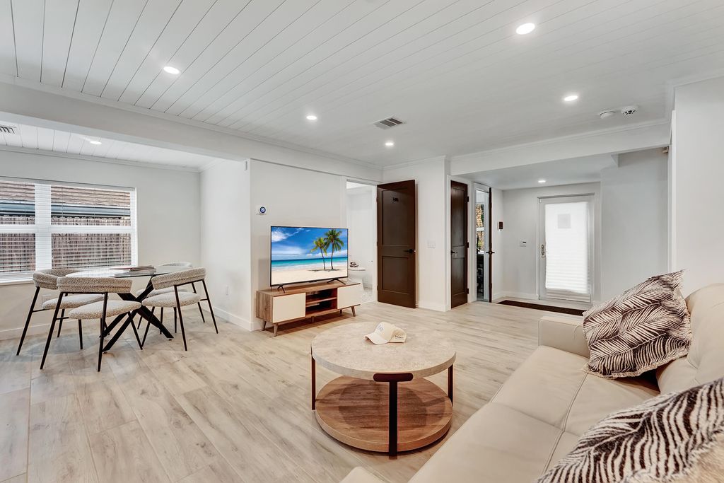 Photo of 320 NW 3rd Avenue, Delray Beach, FL 33444 (MLS # R11141039)