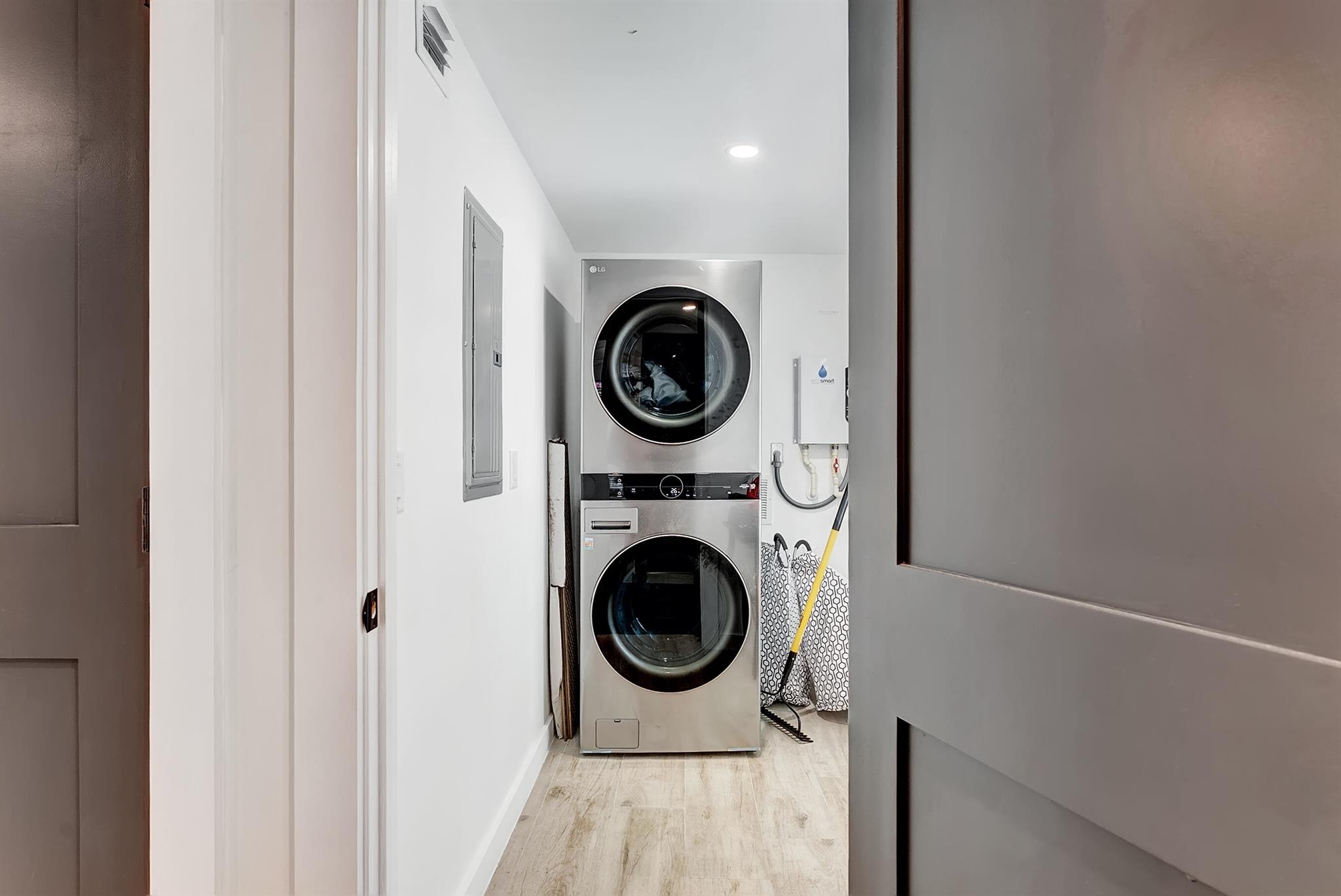 DELRAY TOWN OF - Residential Lease