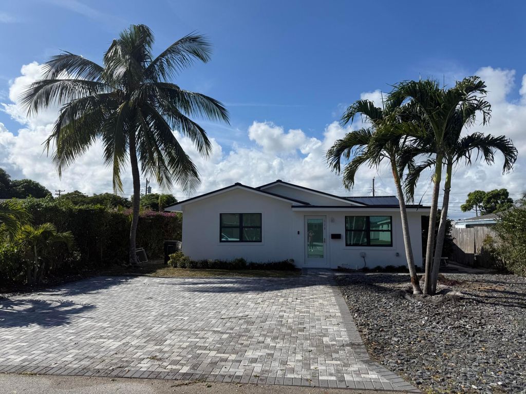 Photo of 320 NW 3rd Avenue, Delray Beach, FL 33444 (MLS # R11141039)