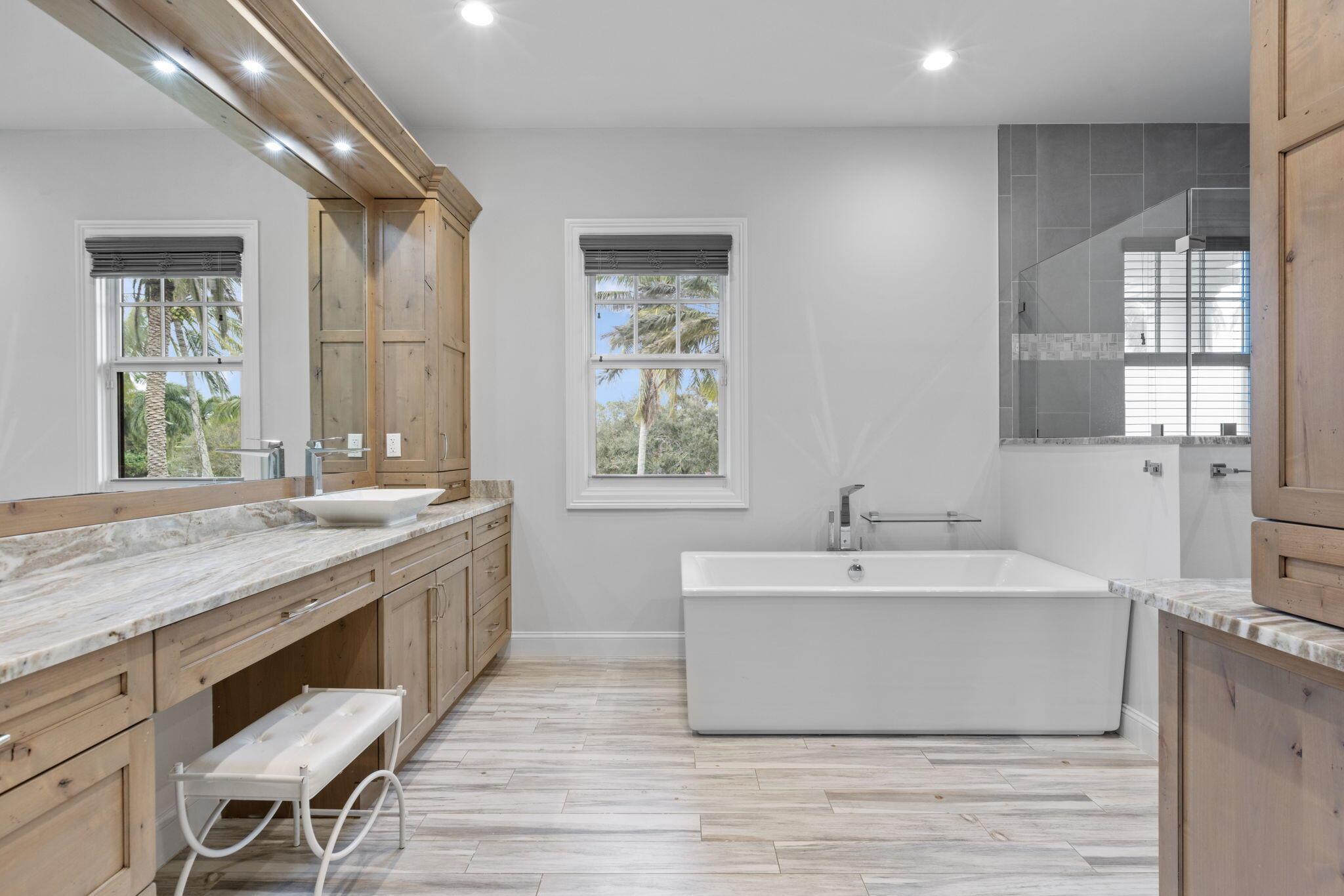 ISLAND COUNTRY ESTATES - Residential