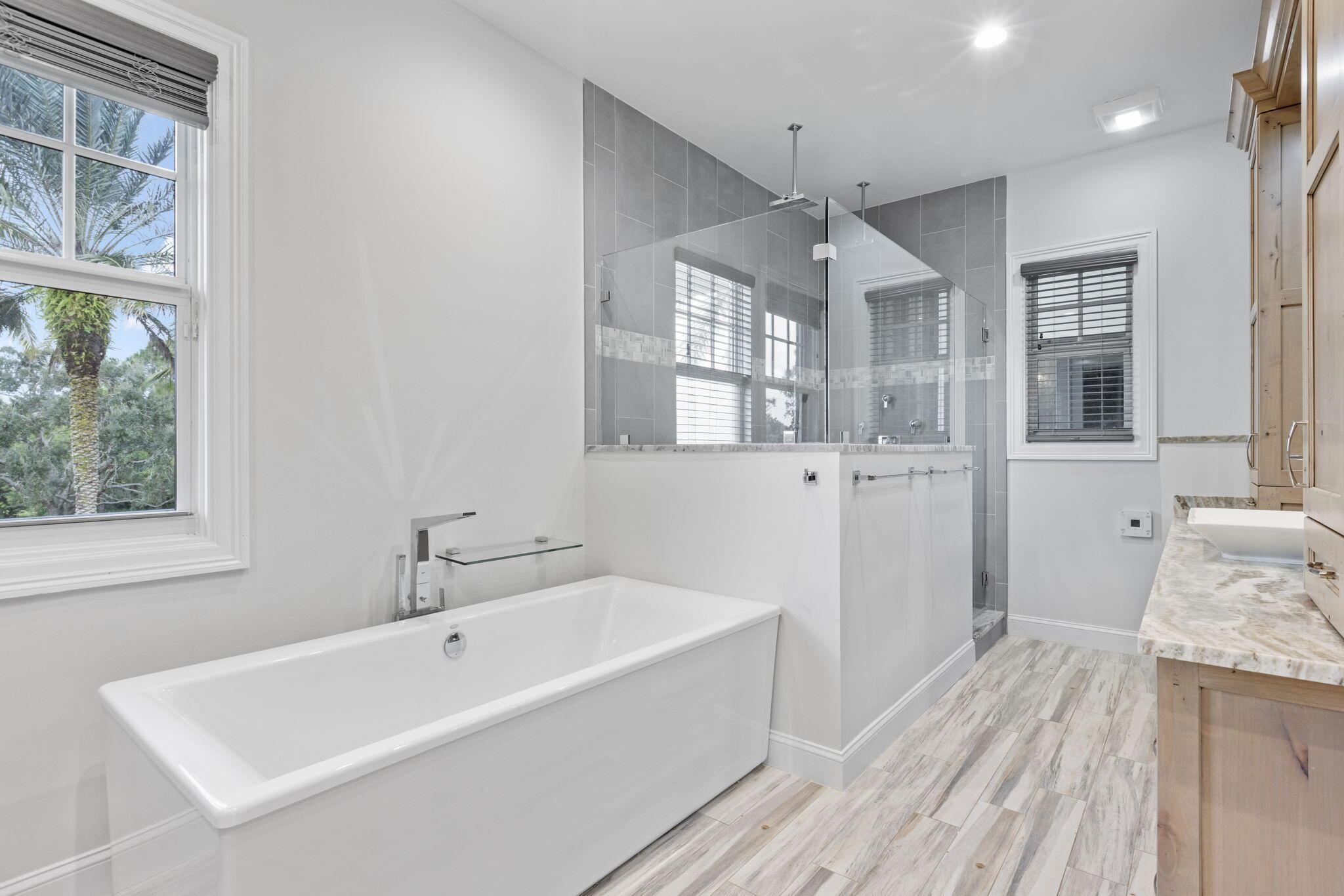 ISLAND COUNTRY ESTATES - Residential