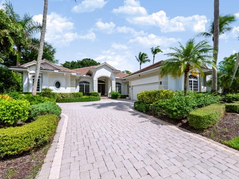 Photo of 106 PEMBROKE Drive, Palm Beach Gardens, FL 33418 (MLS # B26081409)