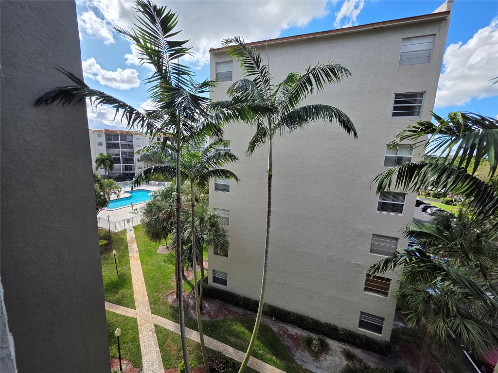 18th Hole at Inverrary - Residential