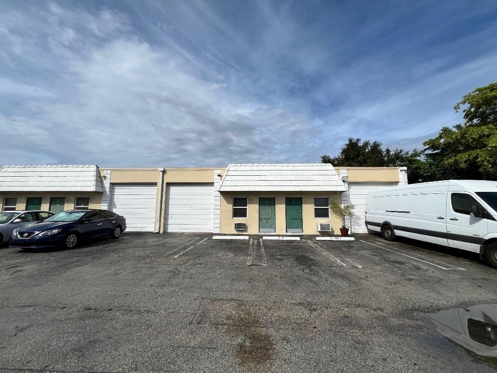 Photo of 1421 SW 12th Avenue #1421-D, Pompano Beach, FL 33069 (MLS # F10481224)