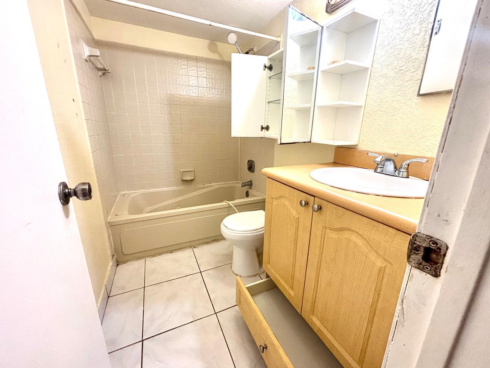 CLUB QUARTERS AT RAINTREE - Residential