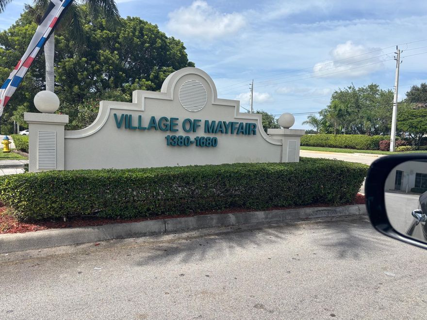 featuring this beautiful condo nestled in the heart of Pembroke Pines, Close to malls, the hard rock  hotel and stadium Easy access to all major highwaysGreat for 1st time home owner or investor
