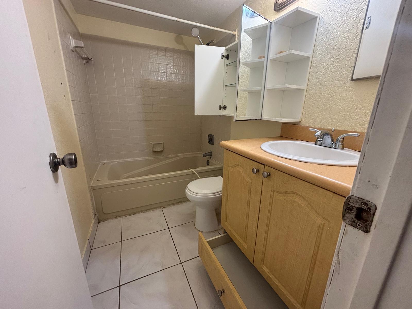 CLUB QUARTERS AT RAINTREE - Residential