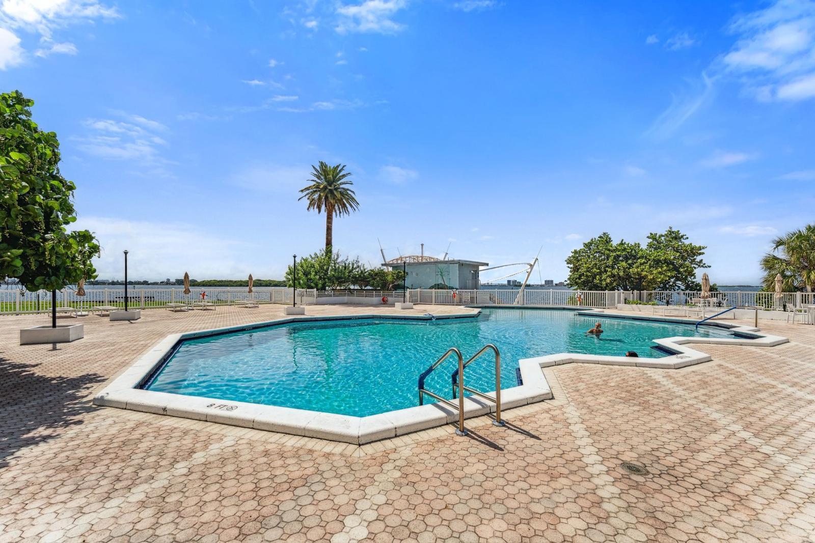 CLUB QUARTERS AT RAINTREE - Residential