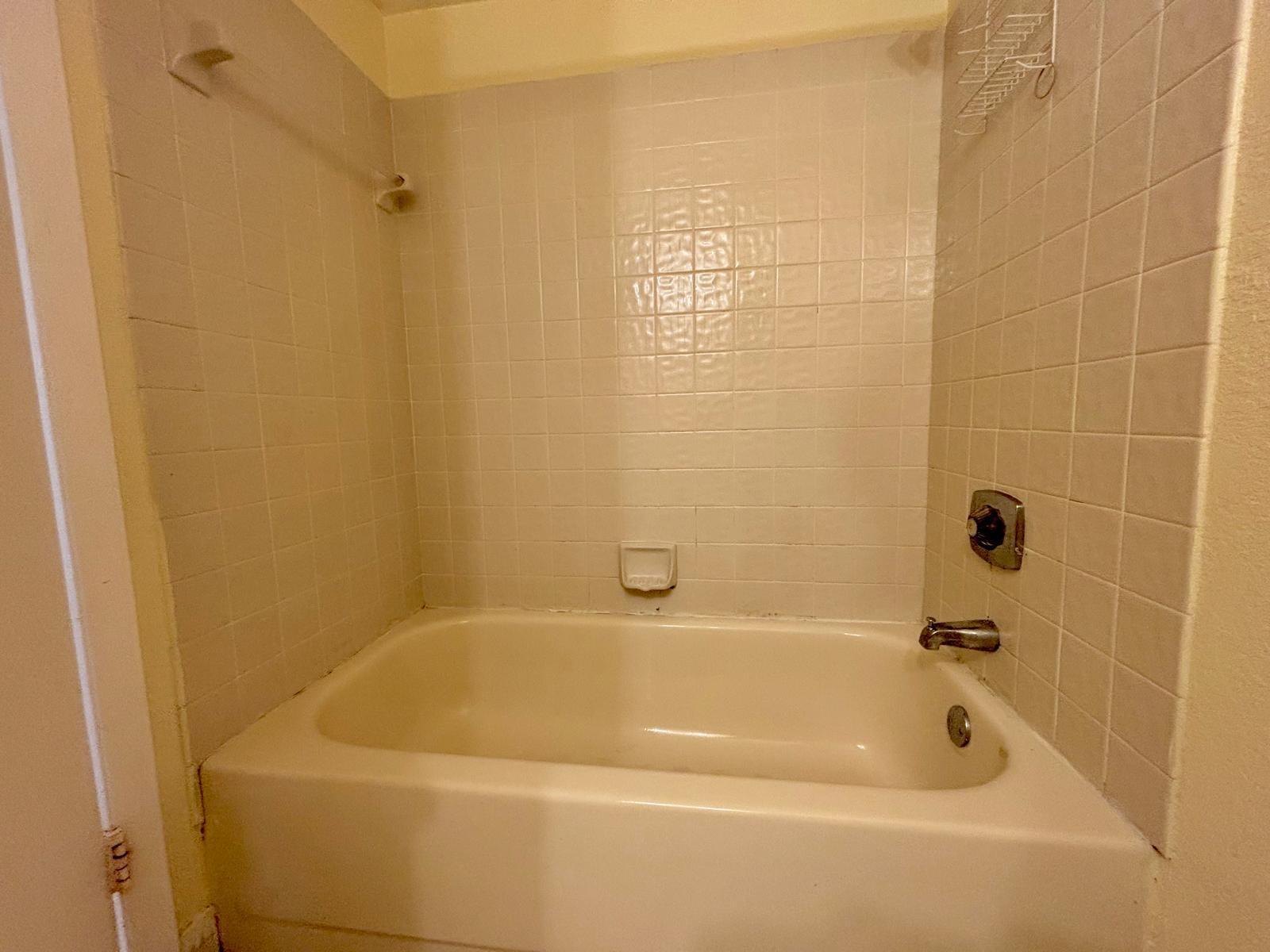 CLUB QUARTERS AT RAINTREE - Residential